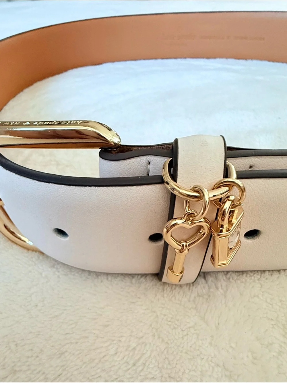 New Kate Spade Cream Leather Belt with Gold Lock & Key Charm - Size Medium (NWT)